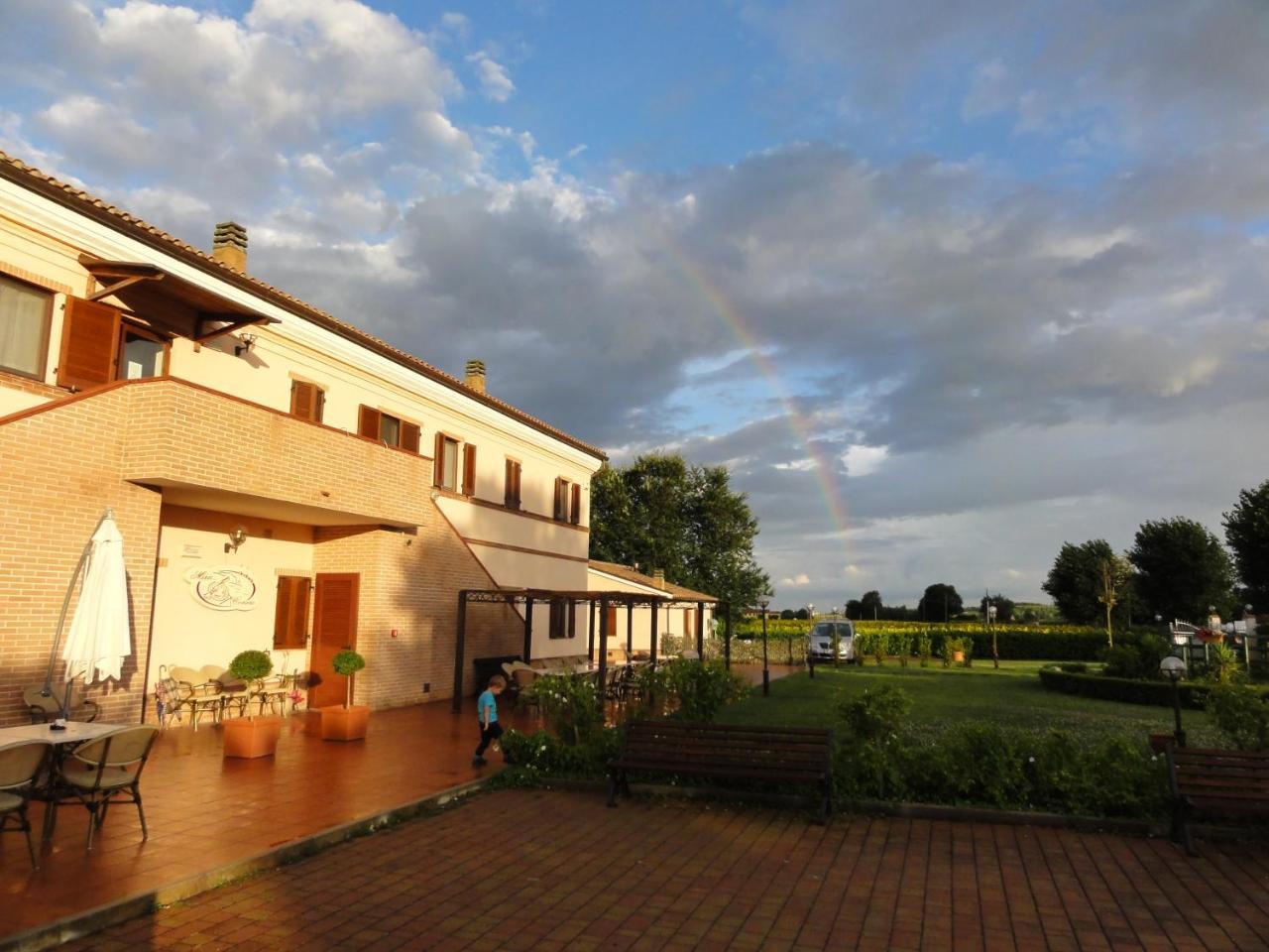 Hotel Ristorante Mira Conero Porto Recanati Exterior foto